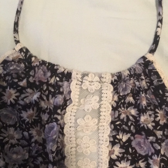 Girly halter crop top - Picture 4 of 4